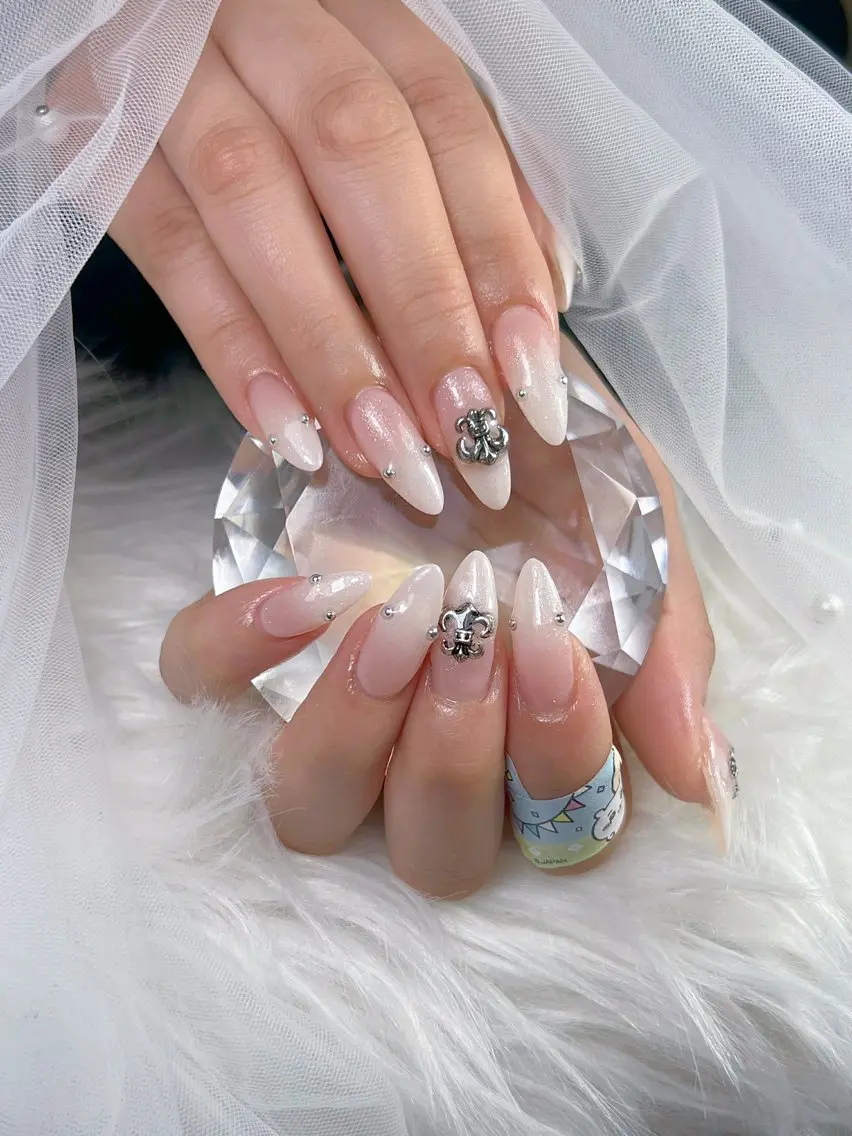 ネイル アートネイル オーロラネイル チークネイル 長さ出し フットネイル Miya _nailのネイルデザイン