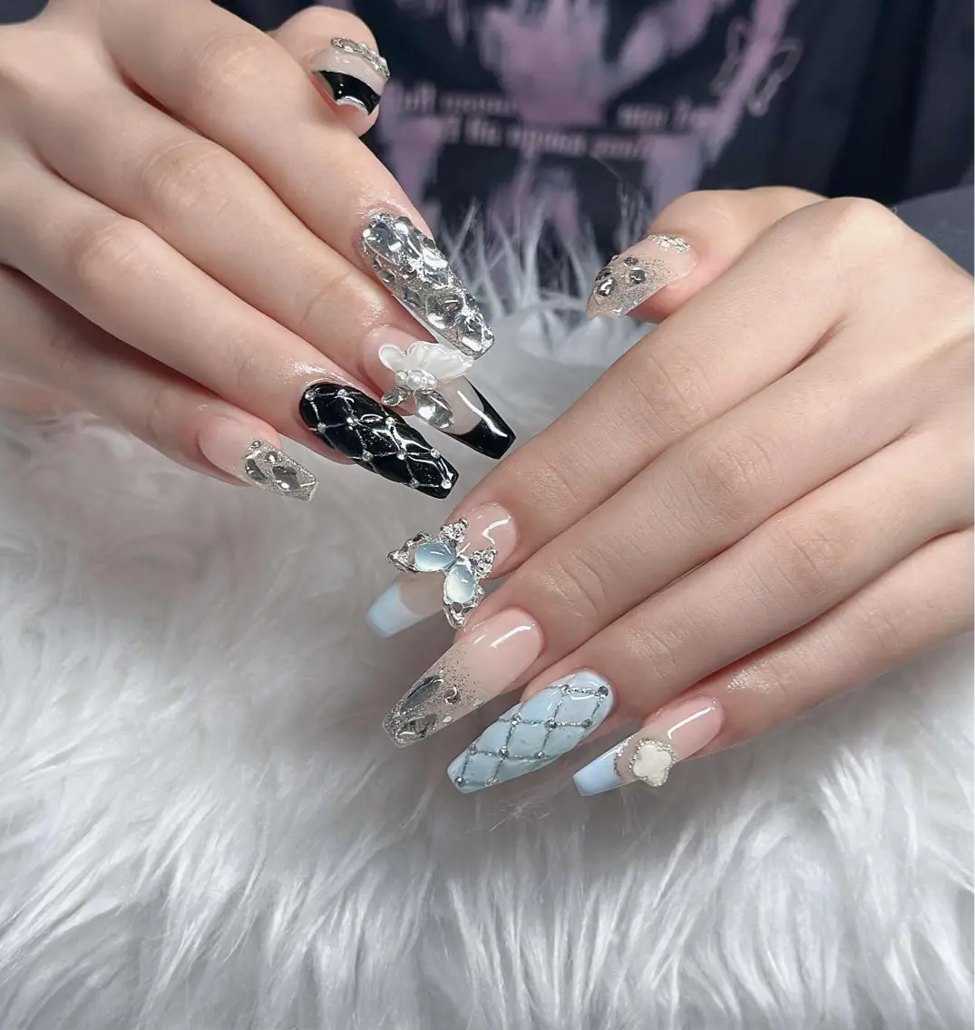 ネイル フレンチネイル ジェルネイル ガラスフレンチ ハロウィン ハート ハンドネイル H.baby Nail Salonのネイルデザイン