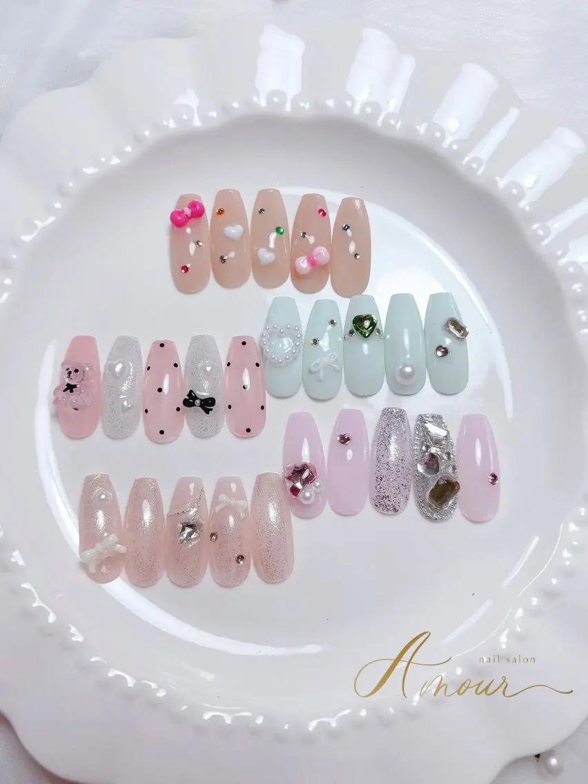 ネイル キラキラネイル ハンドネイル Amour 🎀のネイルデザイン