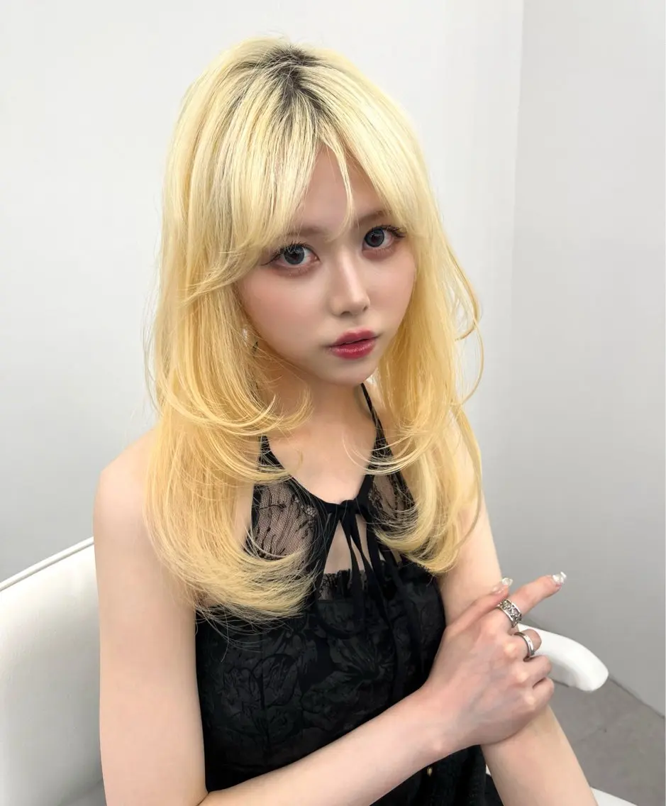 ミディアム アッシュ ボブ くびれヘア 顔まわりレイヤー 顔周りカット 透明感カラー✨🩵 韓国ヘアkanatoのヘアスタイル