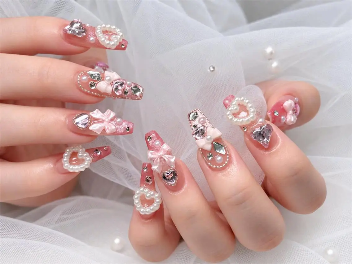 ネイル オーロラネイル ブルー チークネイル 長さ出し フットネイル ハンドネイル NAILS168 池袋西口駅前店のネイルデザイン