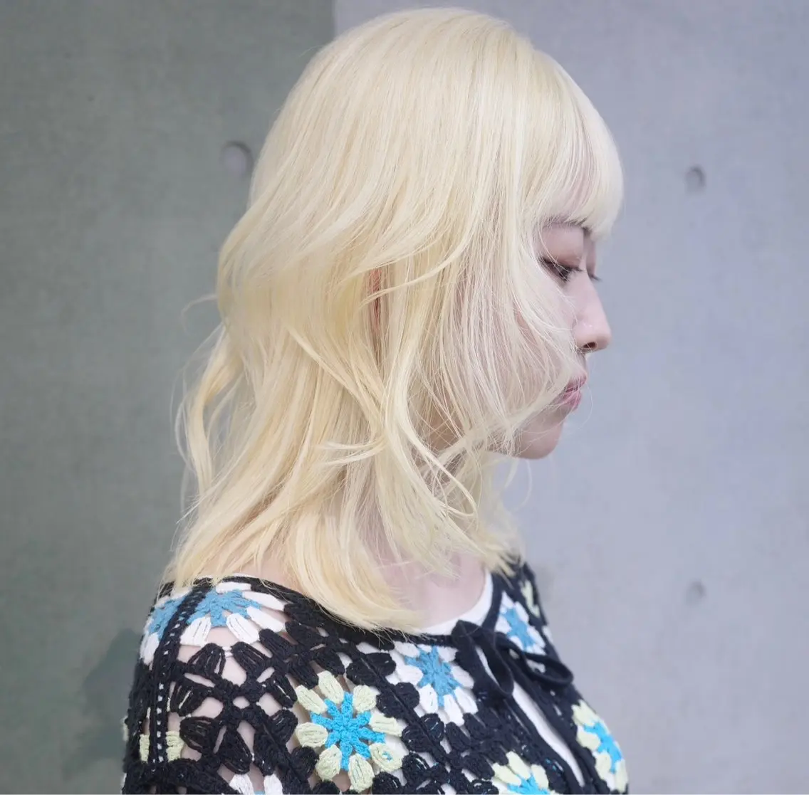 ミディアム カラー ブリーチ 抜きっぱなしブロンド カット ヘアカラー トリートメント 田中 里奈のヘアスタイル