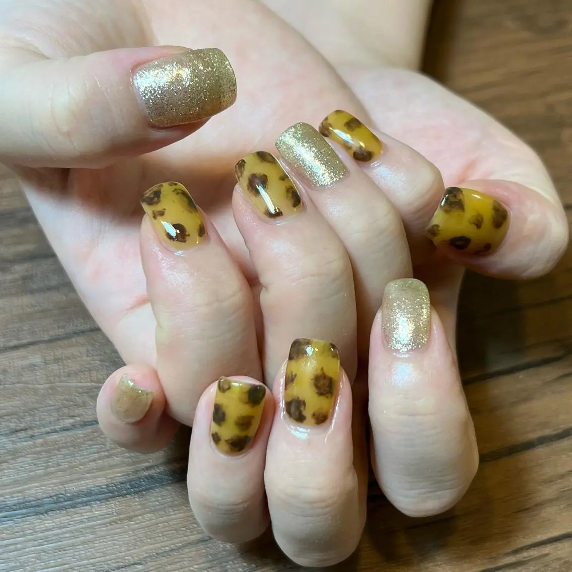 ネイル べっ甲ネイル ハンドネイル HENRIETTA NAILSALONのネイルデザイン