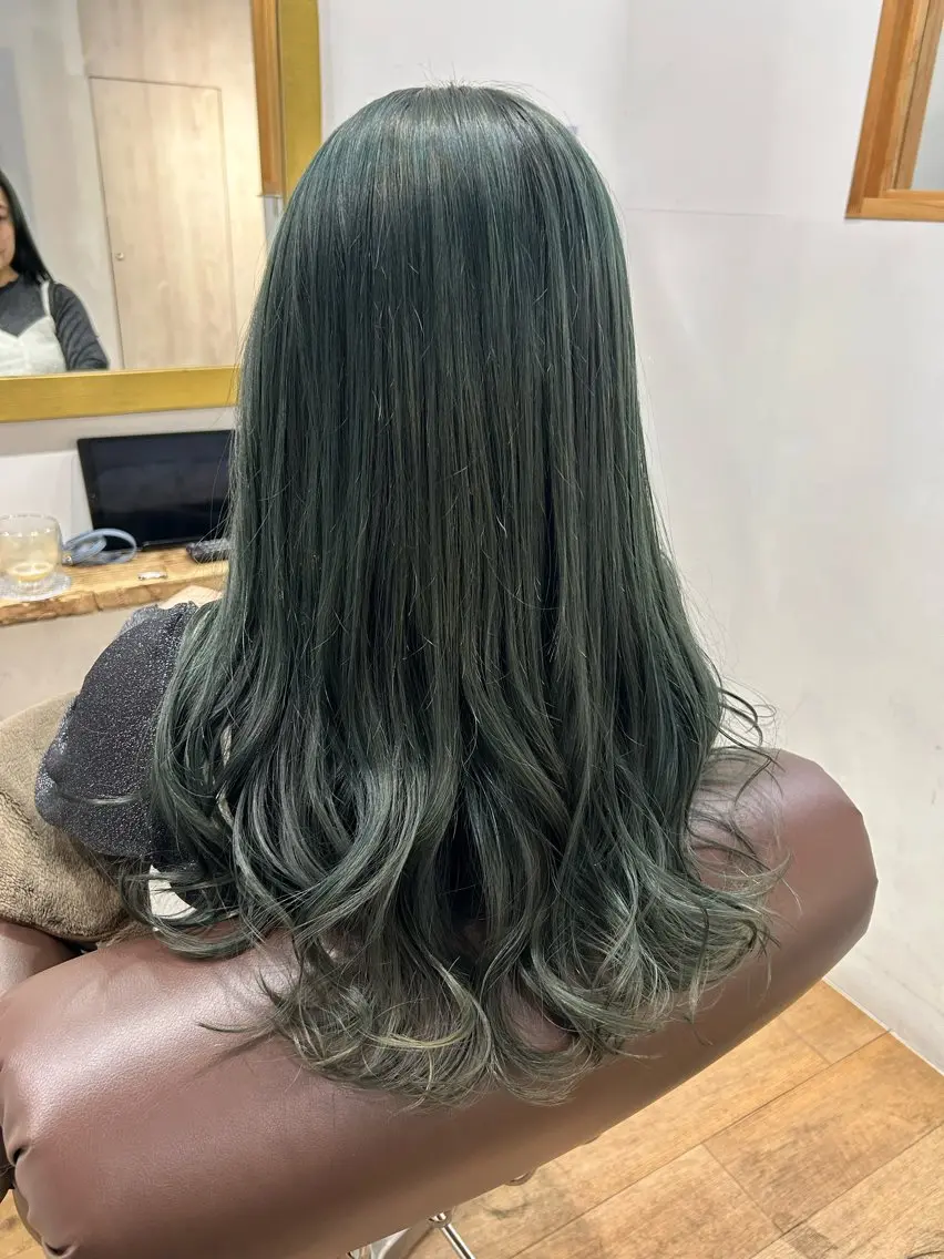 ミディアム カラー ブリーチ 古澤 杏奈のヘアスタイル