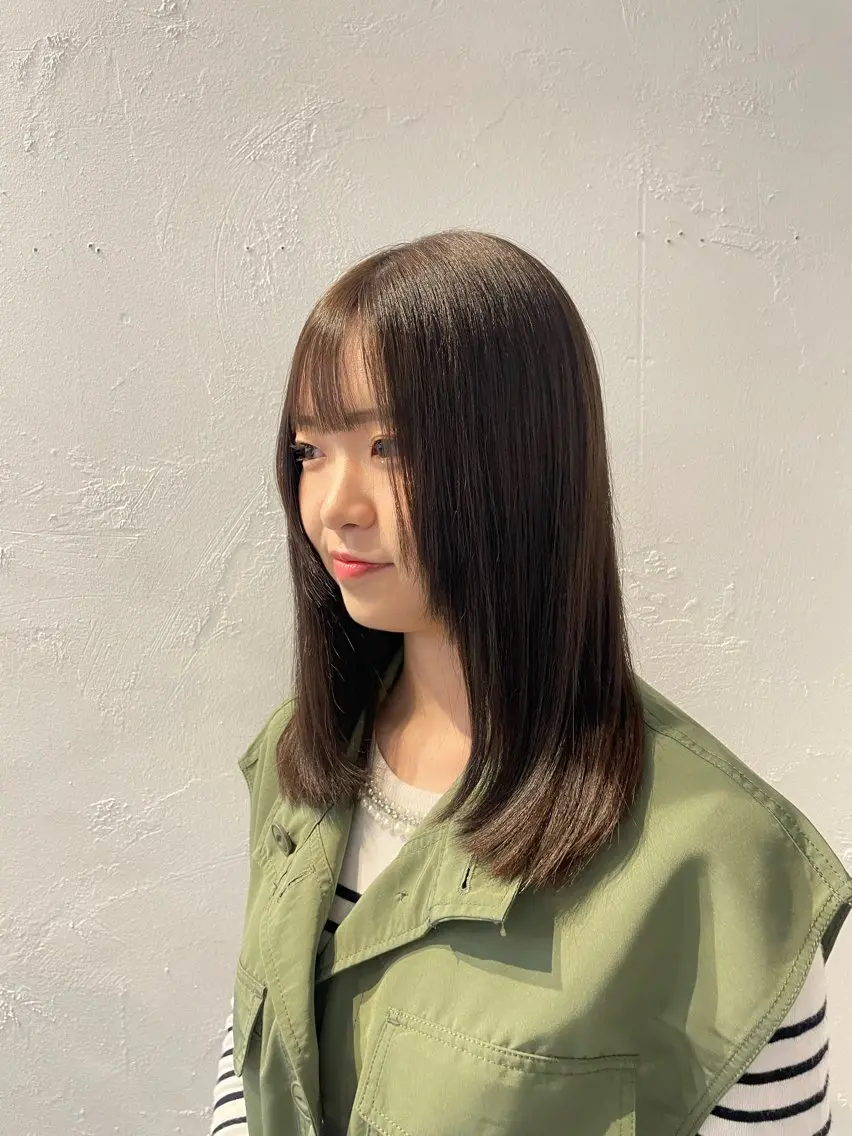 セミロング ヘアアレンジ mina / 透明感ベージュカラーのヘアスタイル