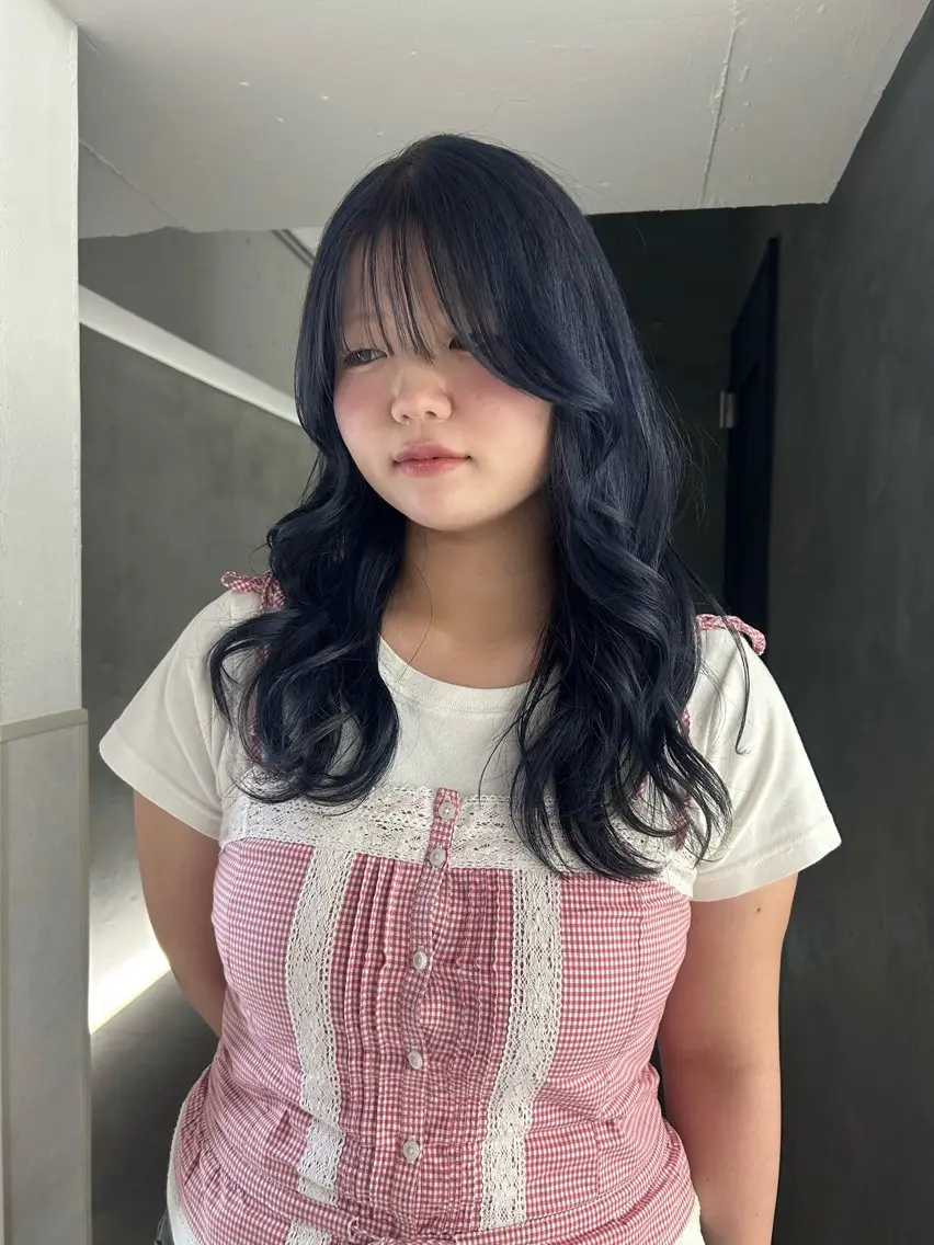 カラー ネイビーカラー ヘアカラー ️🧬akari🧬 ハイトーン/レイヤーのヘアスタイル