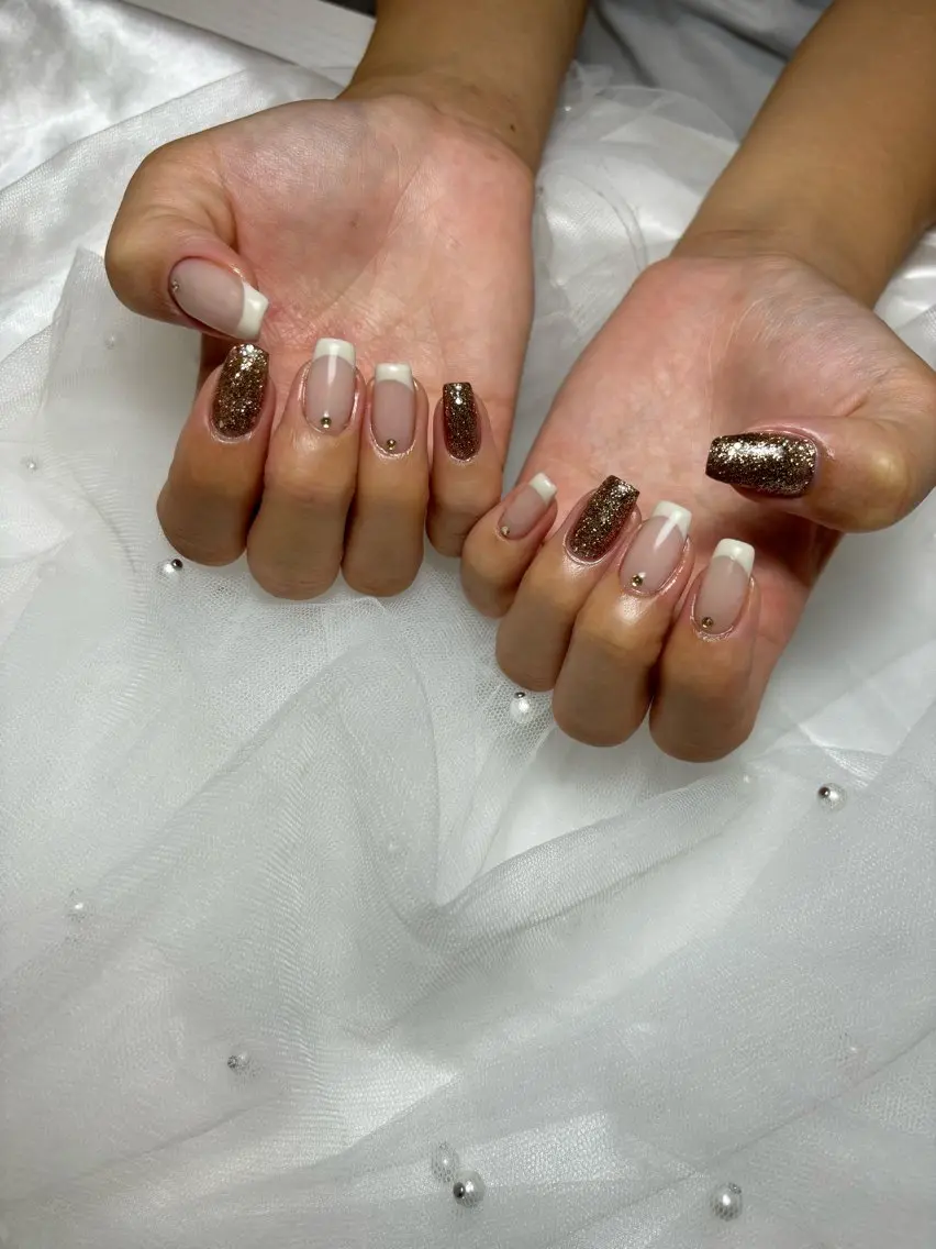 ネイル ブラウン フレンチネイル ラメ(グリッター) nail salon Ni-i-naのネイルデザイン
