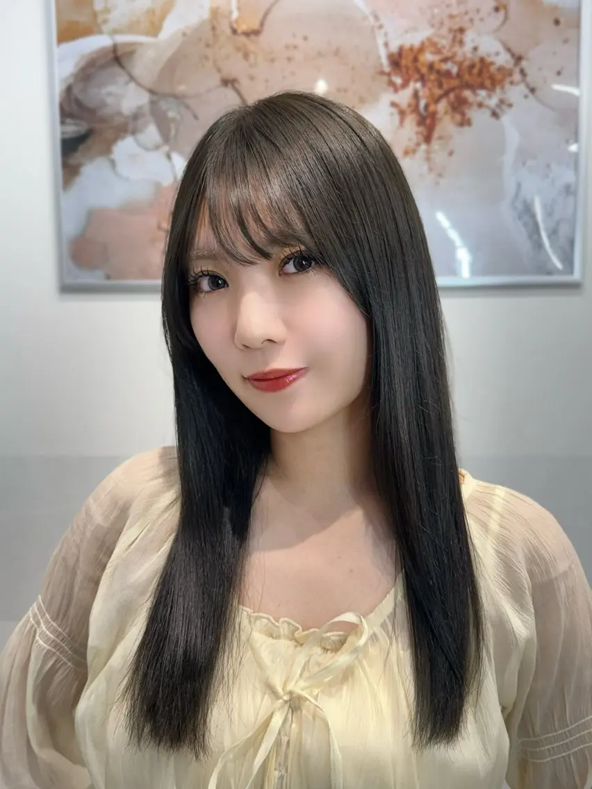 ロング ヘアカラー モデル支持率Ｎｏ．1 透明感グレージュのヘアスタイル
