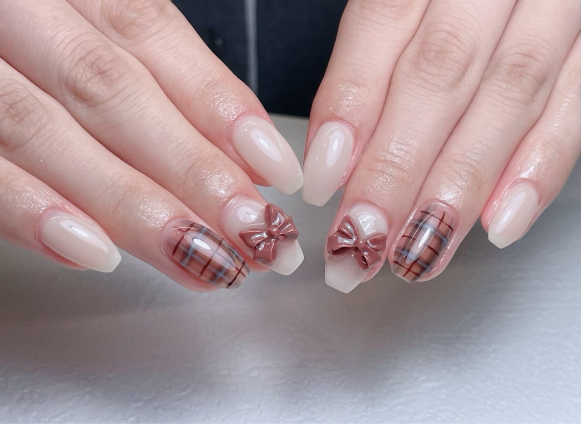 ネイル チークネイル 長さ出し フレンチネイル グラデーション キラキラネイル ハンドネイル MEO NAIL 中野②のネイルデザイン