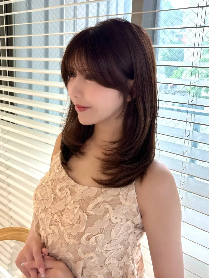 ミディアム カット ヘアカラー 透明感カラー/ ベージュ/設樂彩乃のヘアスタイル
