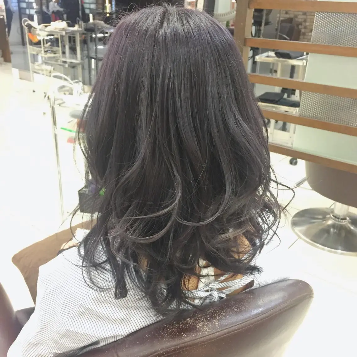 セミロング カラー グレージュ ラベンダーカラー ラベンダーグレージュ ラベンダーグレー 大平 美沙のヘアスタイル