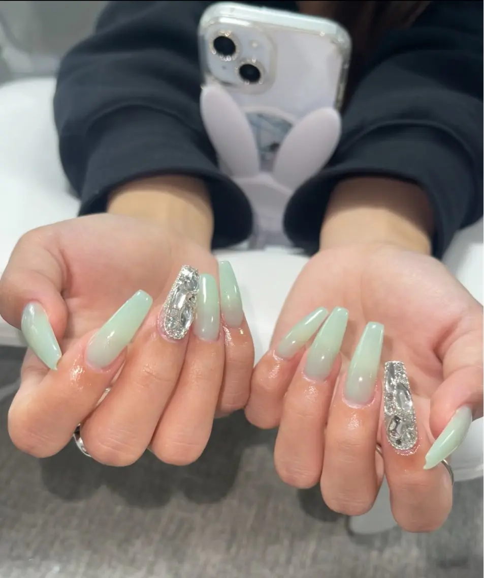 ネイル オーロラネイル クリアネイル フラッシュネイル ジェルネイル グラデーション ハンドネイル ZUZU AMEE NAILのネイルデザイン