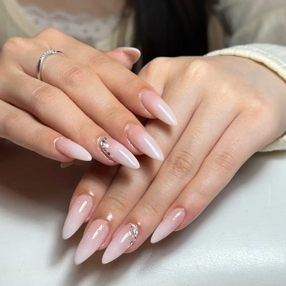 ネイル チークネイル フレンチネイル グラデーション キラキラネイル 韓国ネイル ハンドネイル Risa_ Nailのネイルデザイン