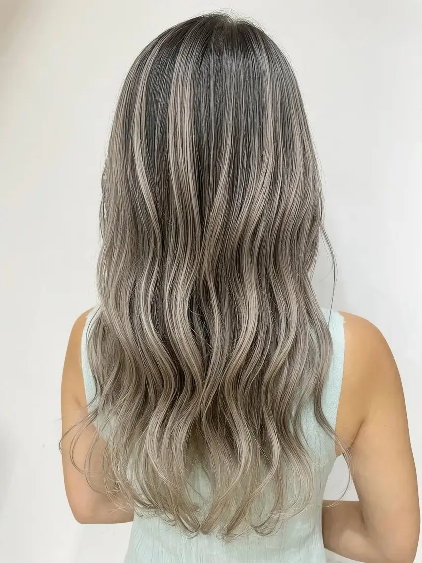 セミロング カラー バレイヤージュ ブリーチ ケアブリーチ 透明感カラー グレージュ カット ヘアカラー トリートメント バレイヤージュ 藤沢 髪質改善 竹内ケンゴのヘアスタイル