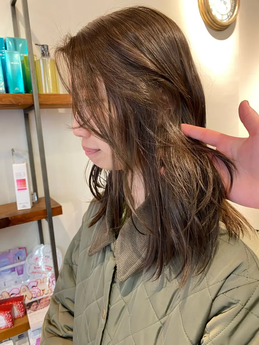 カラー 透明感カラー オリーブカラー ヘアカラー ナチュラルヘア🫧 ナナミのヘアスタイル