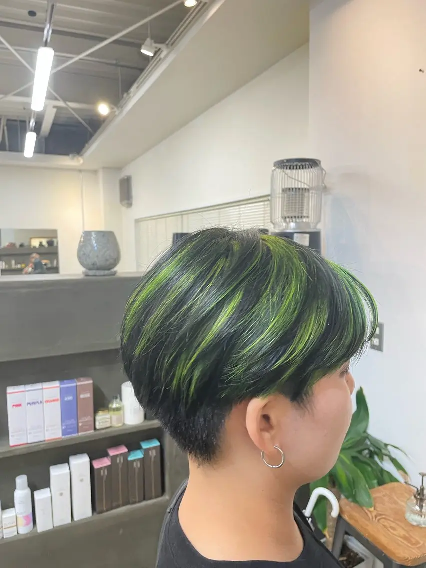ショート カット ヘアカラー トリートメント 宮本 祥生のヘアスタイル