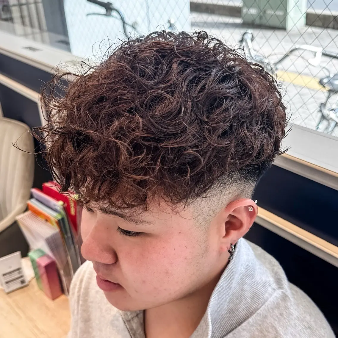 ショート パーマ メンズ スペインカール 吉田 新平のヘアスタイル
