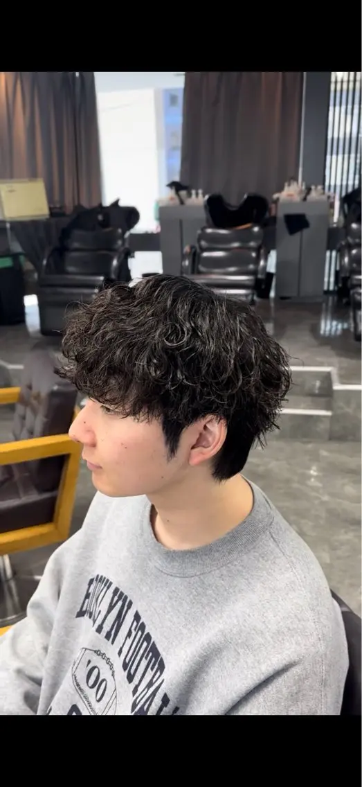 パーマ メンズ カット パーマ 梅田/センターパート 山下学偉のヘアスタイル