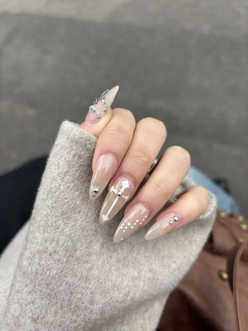 ネイル フレンチネイル キラキラネイル 韓国ネイル シンプルネイル ワンホンネイル ハンドネイル MEI Nailのネイルデザイン