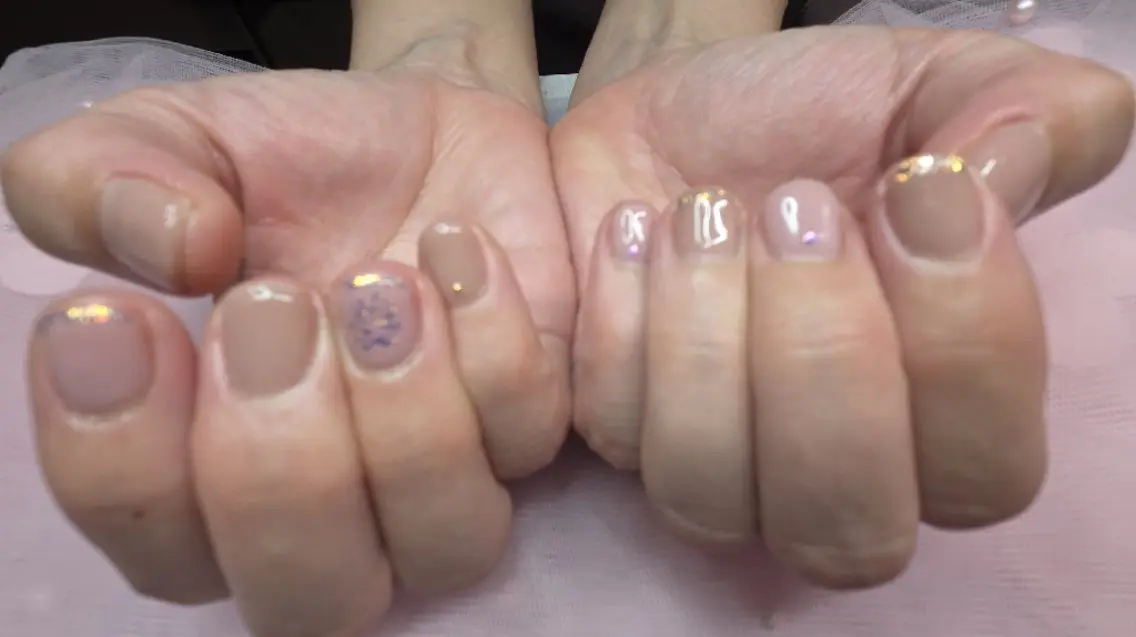 ネイル フレンチネイル ラメ(グリッター) ショートネイル ストーンネイル ハンドネイル nailsaron kohiroのネイルデザイン