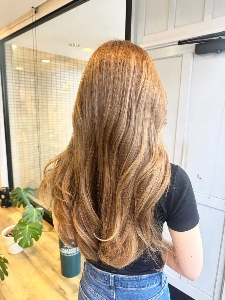 ロング カラー ベージュカラー ヘアカラー トリートメント ツキダテ ユイのヘアスタイル