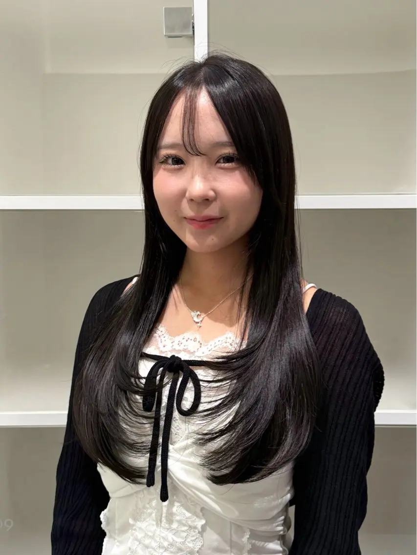 ロング カラー 透明感カラー 顔周りカット ハッシュカット 韓国風ヘア レイヤーカット カット ヘアカラー トリートメント オチ アヤミ/ レイヤー/ハッシュのヘアスタイル