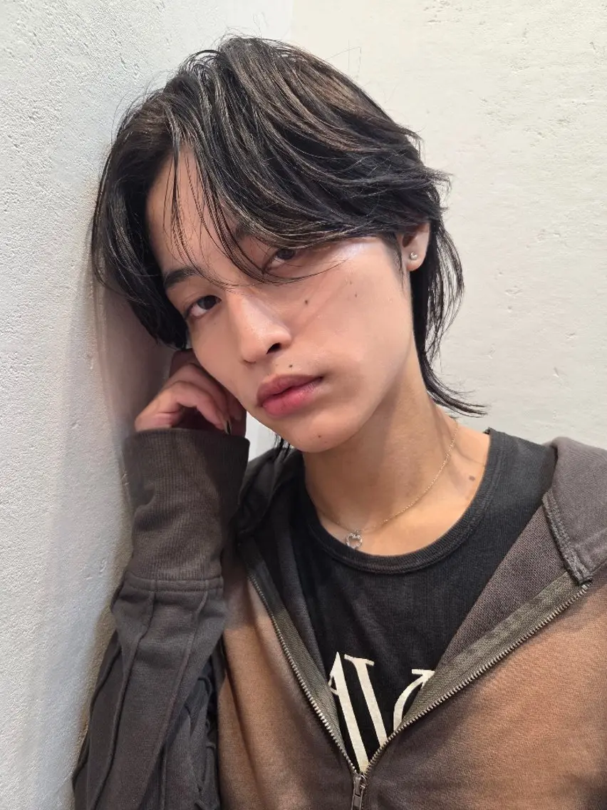 メンズ センターパート メンズウルフカット ウルフカット 韓国風メンズ/垢抜け /メイク男子/キャロのヘアスタイル