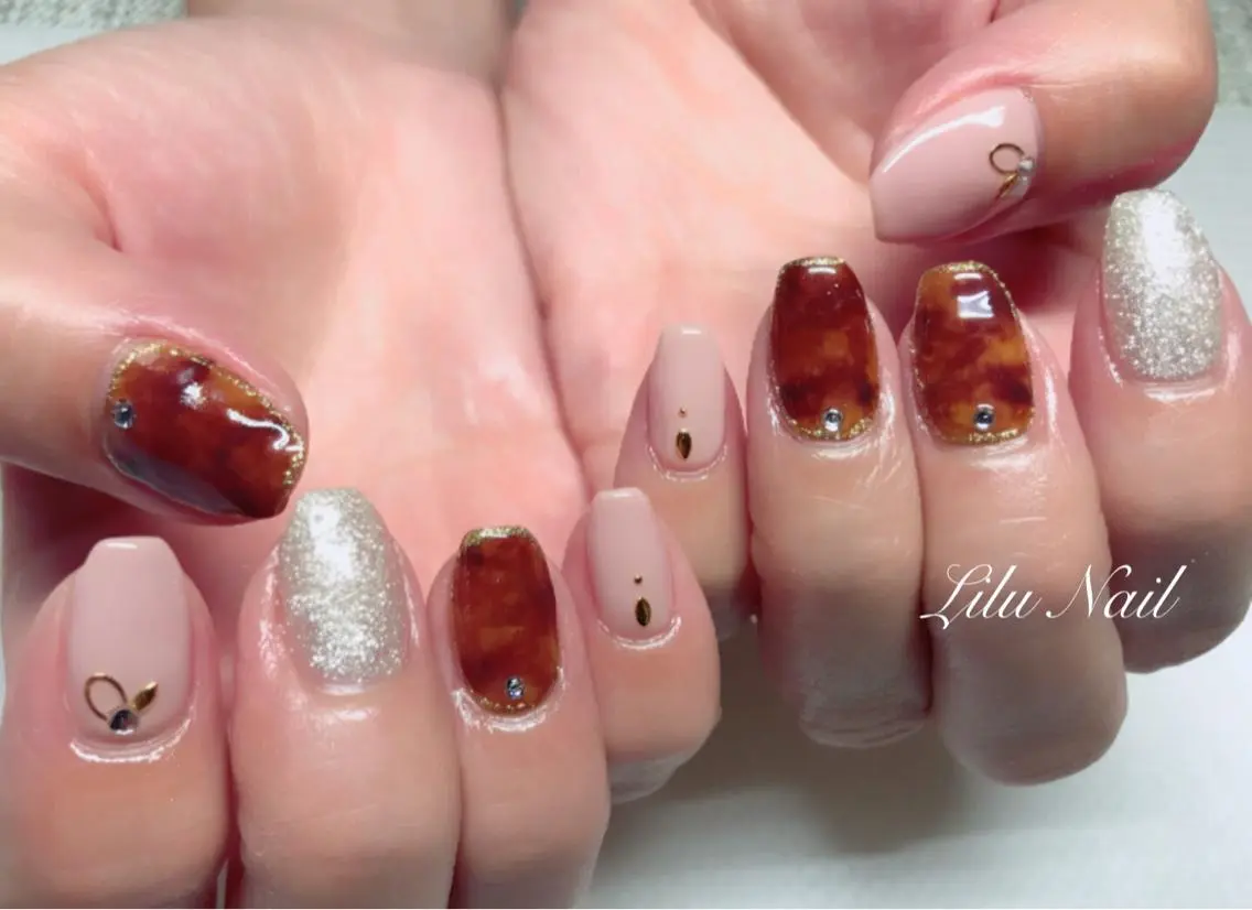ネイル べっ甲ネイル モチの良さ◉ フィルインネイル♡のネイルデザイン