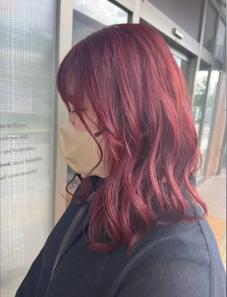 ミディアム カラー ブリーチ ダブルカラー ブリーチなしカラー レッドカラー 加藤 奈菜のヘアスタイル