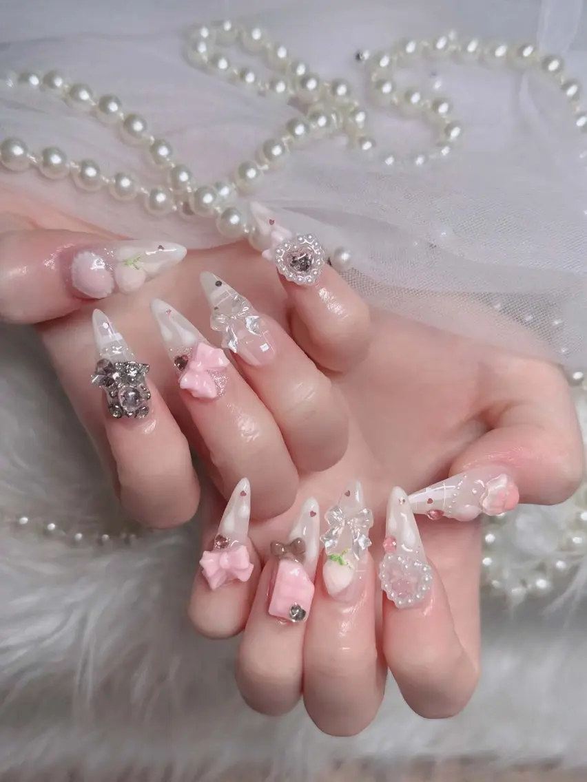 ネイル チークネイル フレンチネイル キラキラネイル 韓国ネイル マグネットネイル ハンドネイル Chibi h.babynailのネイルデザイン