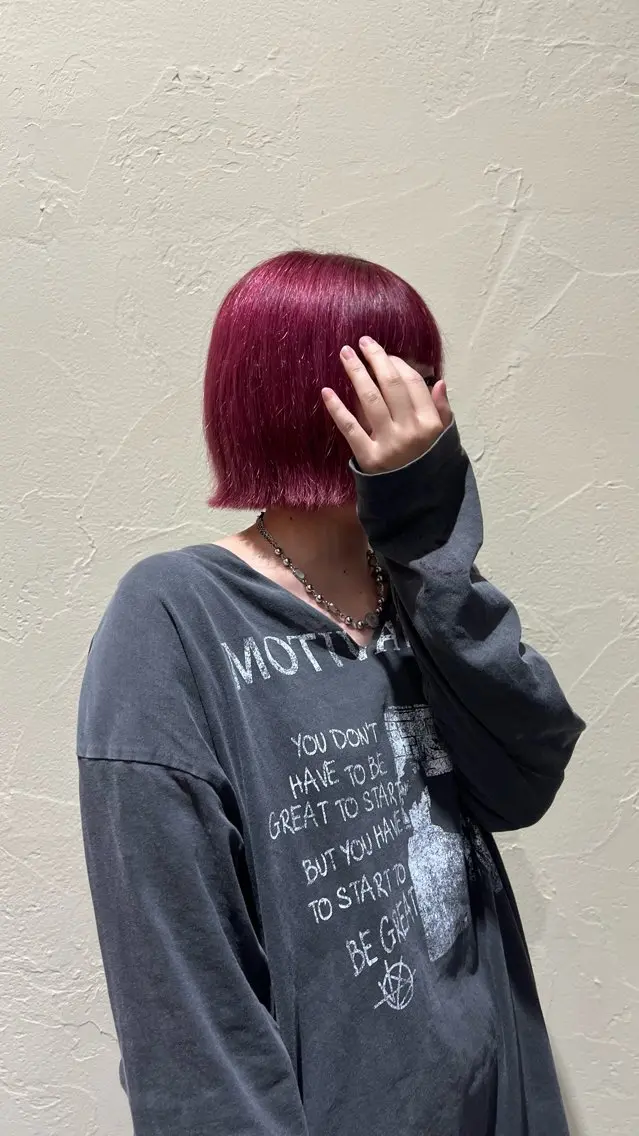 ショート カラー レッドカラー 石黒 理々花のヘアスタイル