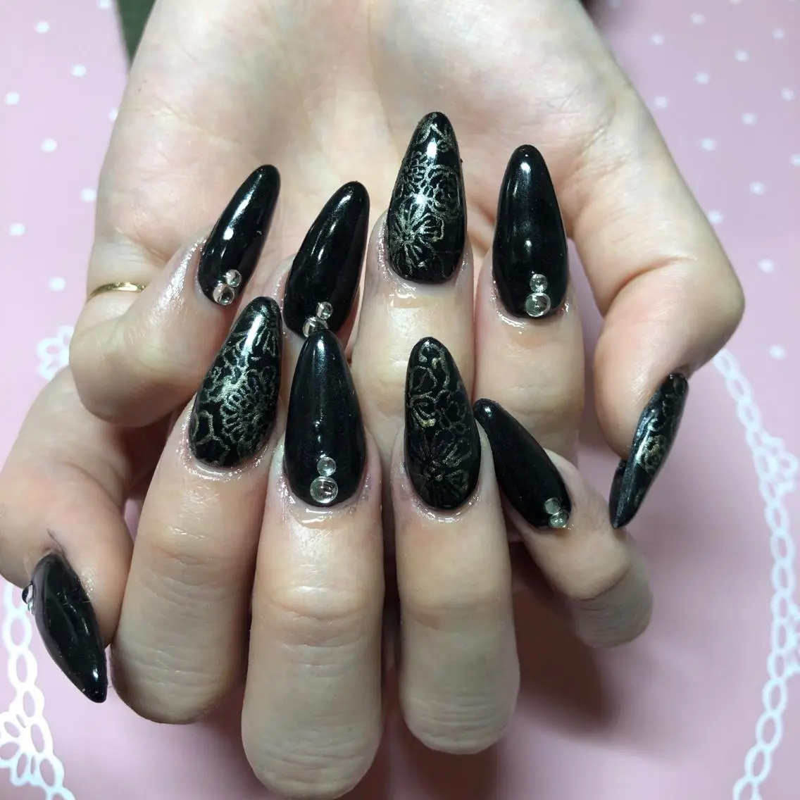 ミディアム ネイル アートネイル ラメ(グリッター) ラメグラデーション ストーンネイル ハンドネイル 《LB》ラブリエ Nail&eyeのマツエク・マツパデザイン