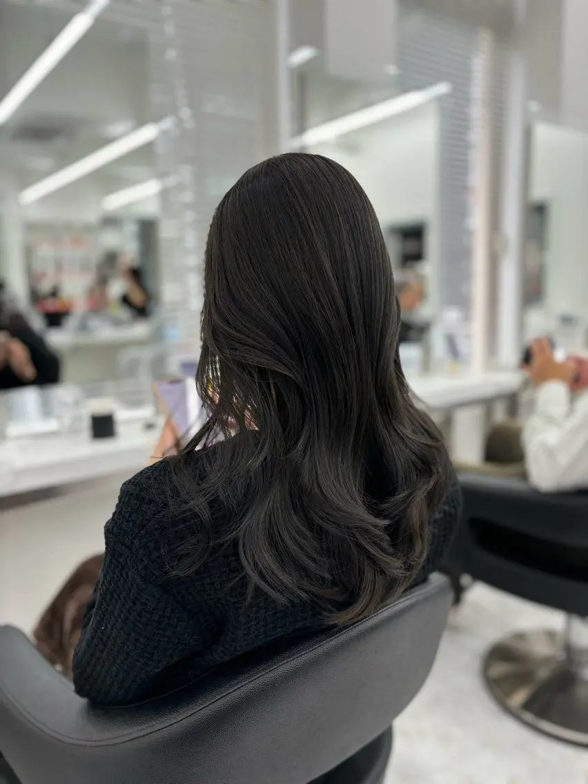 セミロング カラー 抜け感レイヤー︴ ニュアンスカラーのヘアスタイル