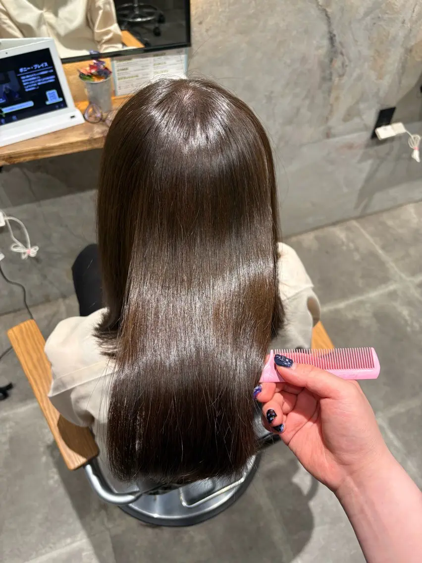 ミディアム カラー カット ヘアカラー トリートメント Lafith ミネオアリサのヘアスタイル