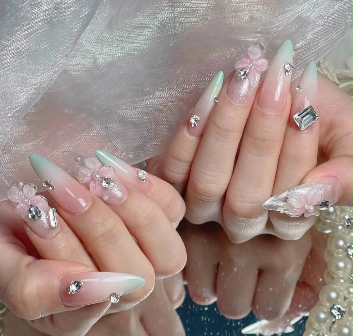 ネイル アートネイル ボルドー フレンチネイル ジェルネイル 氷ネイル・うるうるネイル ハンドネイル Julie Nail Rinのネイルデザイン