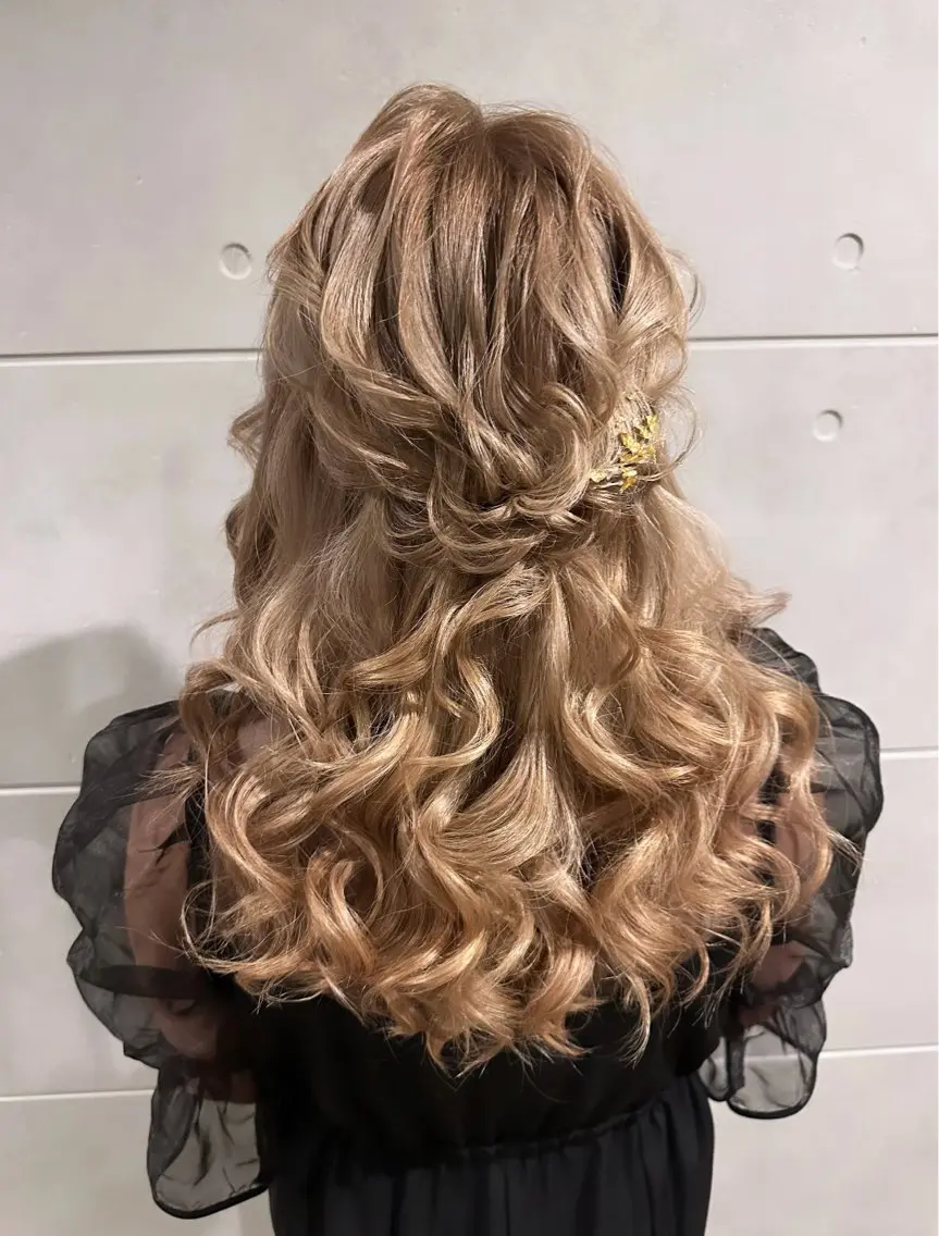 ロング ヘアアレンジ ハーフアップ 吉野 華乃のヘアスタイル