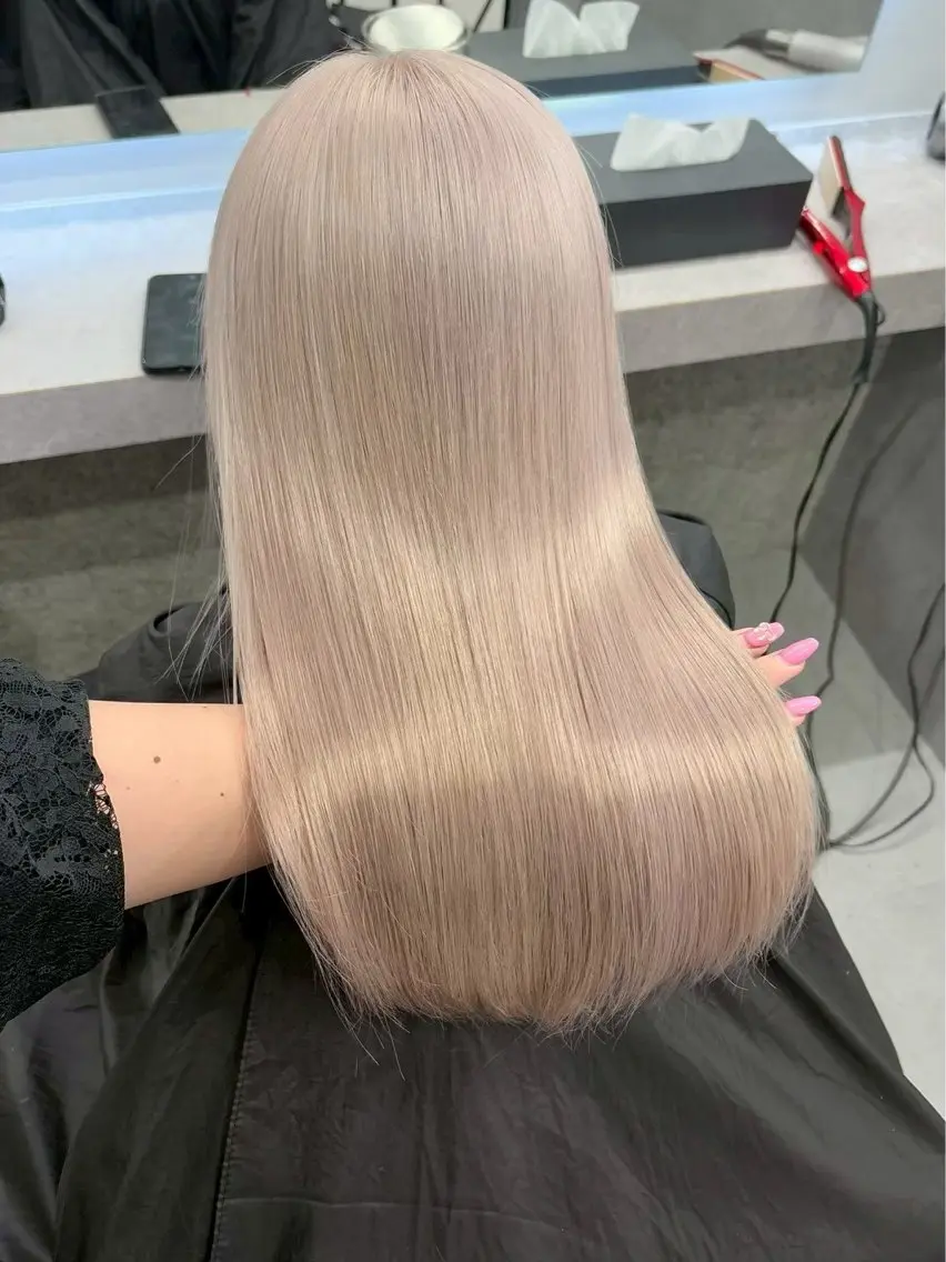 ロング カラー ベージュカラー ホワイトベージュ ヘアカラー ハイトーン🪼派手髪 mahoのヘアスタイル