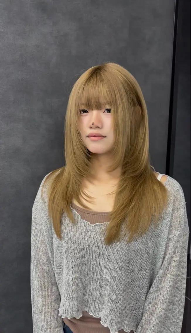 ロング ハイレイヤー レイヤーカット ねね🦖 /ブリーチカラーのヘアスタイル