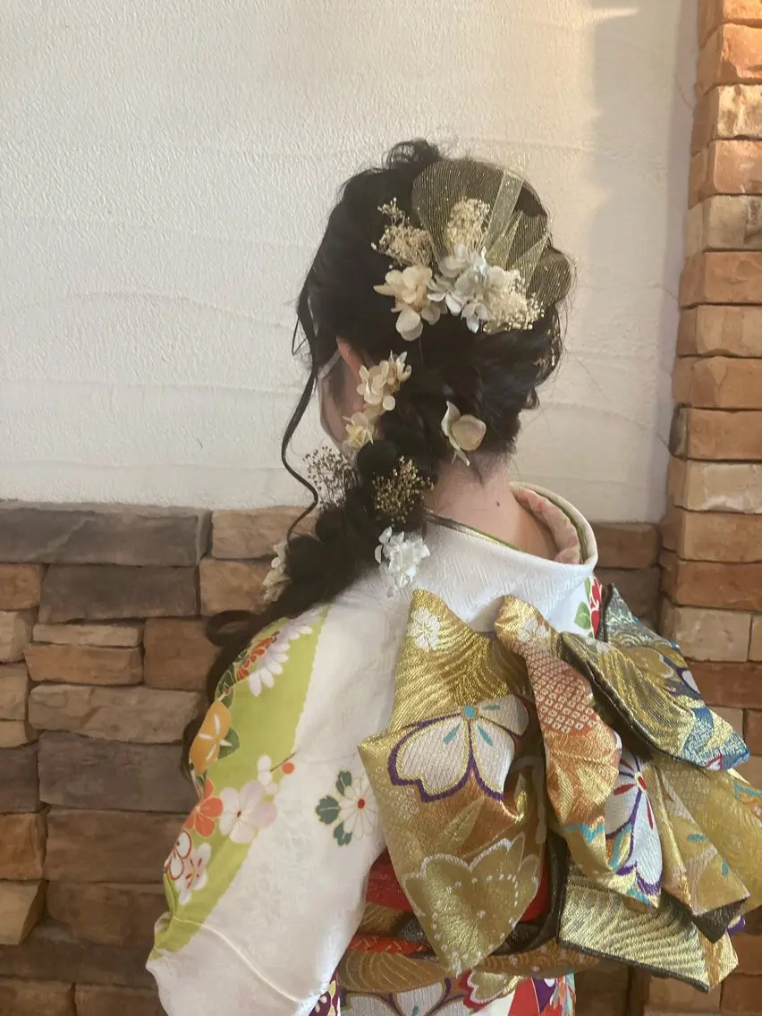 ロング ヘアアレンジ 成人式 Hair room Leaのヘアスタイル