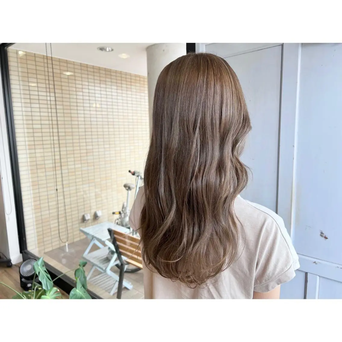 ロング カラー ベージュカラー ヘアカラー トリートメント ツキダテ ユイのヘアスタイル