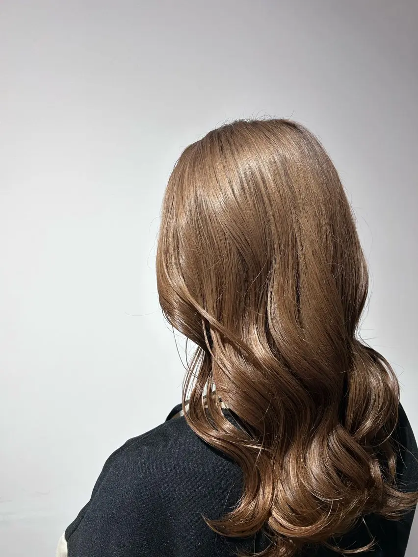セミロング ヘアカラー 蓮池 愛海のヘアスタイル