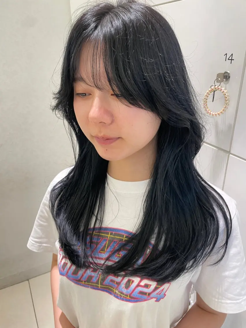 セミロング カラー 黒髪 ブリーチ 透明感カラー イルミナカラー ブリーチなしカラー 海外レイヤー/赤み 消しカラー/上原聖奈のヘアスタイル