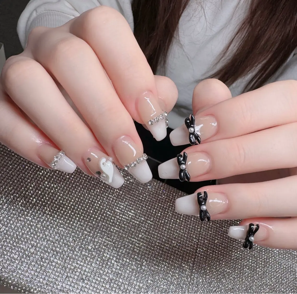 ネイル オーロラネイル フレンチネイル ジェルネイル ハロウィン キラキラネイル H.baby Nail Salonのネイルデザイン