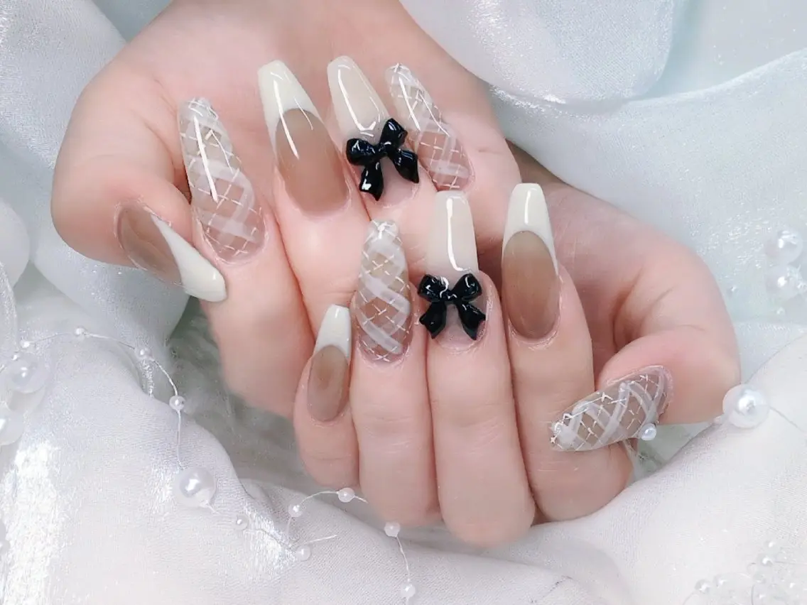 ネイル チークネイル 長さ出し フラッシュネイル フレンチネイル ジェルネイル Chouette Nailのネイルデザイン