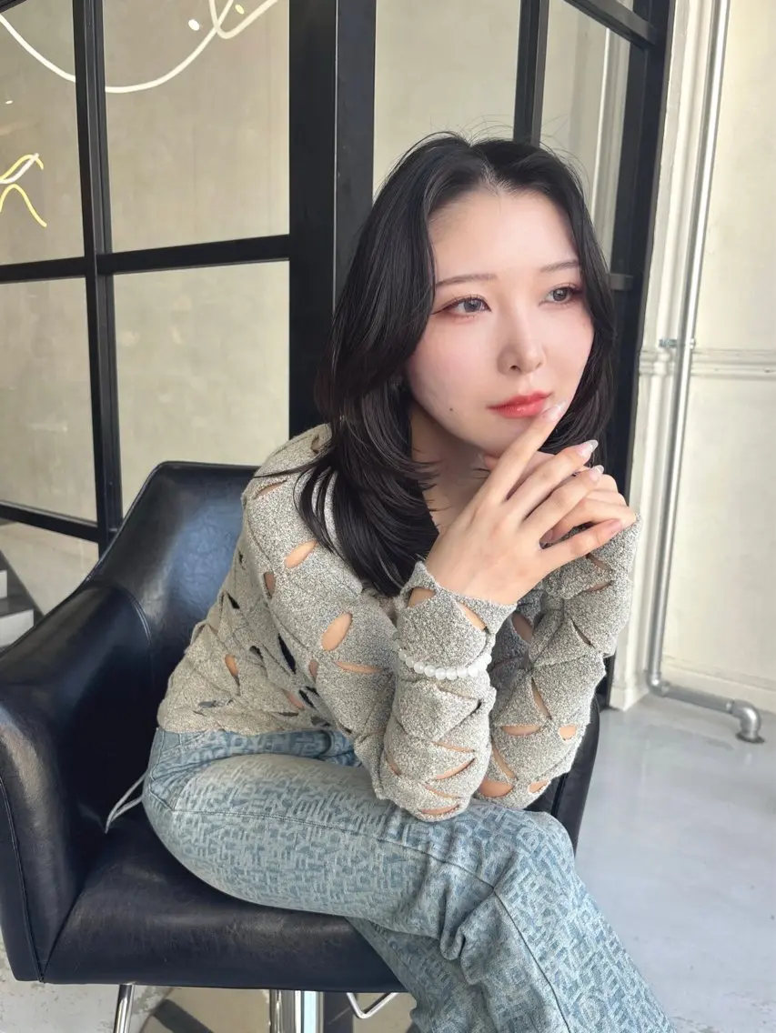 ミディアム レイヤーカット 佐伯 鼓乃美のヘアスタイル