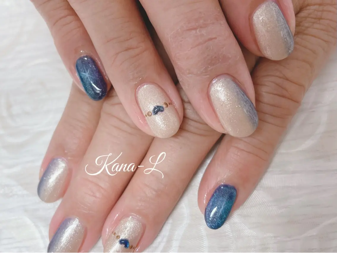 ネイル ブルー ジェルネイル グラデーション ハート キラキラネイル 芦辺 香奈のネイルデザイン