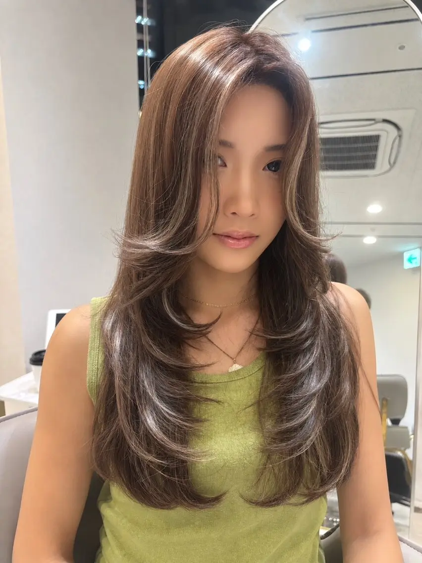 ロング カラー シールエクステ バレイヤージュ ベージュカラー ブリーチ ケアブリーチ カット ヘアカラー 大阪梅田/レイヤー/ ハイライト/yuuのヘアスタイル