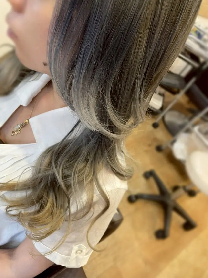 カラー グラデーションカラー ソウワ ヒナコのヘアスタイル