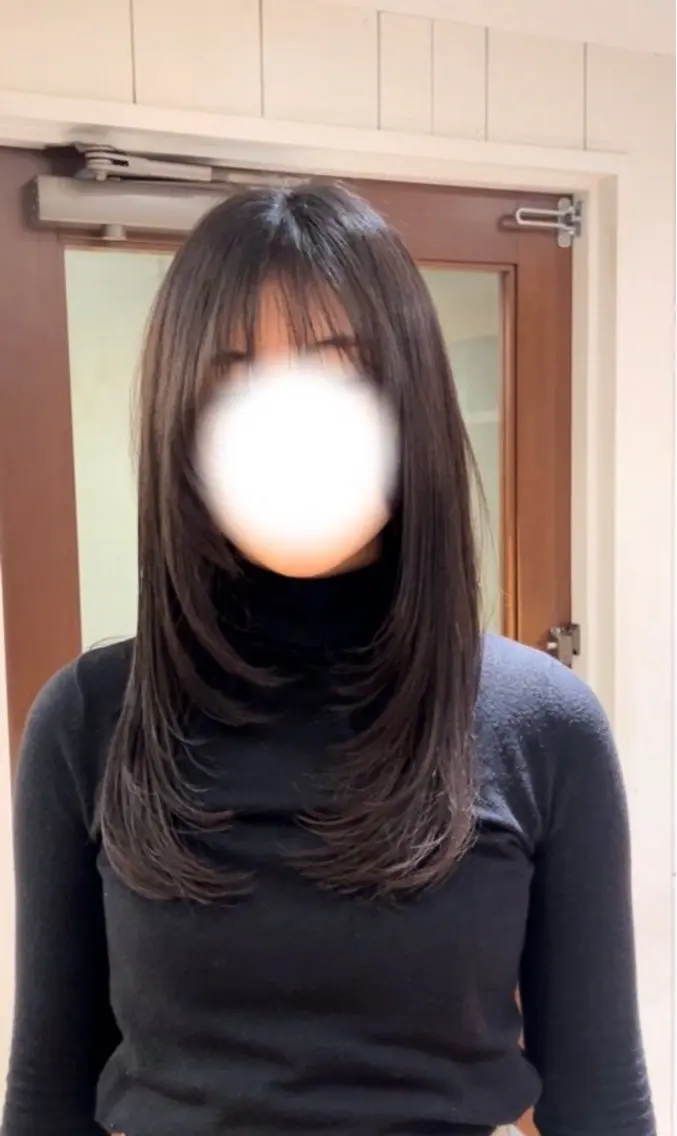 ロング 顔まわりレイヤー 顔周りカット 韓国風ヘア レイヤーカット ロング yusa🌿‬レイヤ ー/赤みなしカラーのヘアスタイル