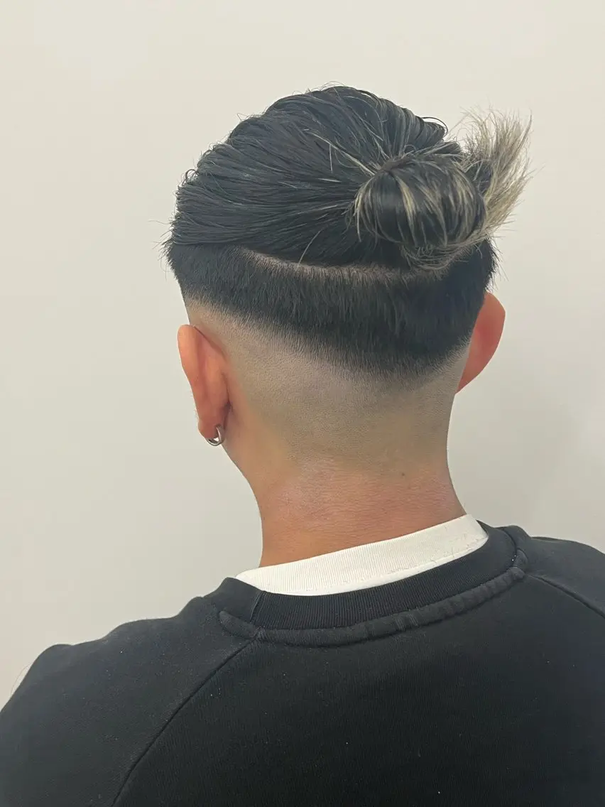ショート メンズ フェードカット スキンフェード カット 小松崎 翔太のヘアスタイル